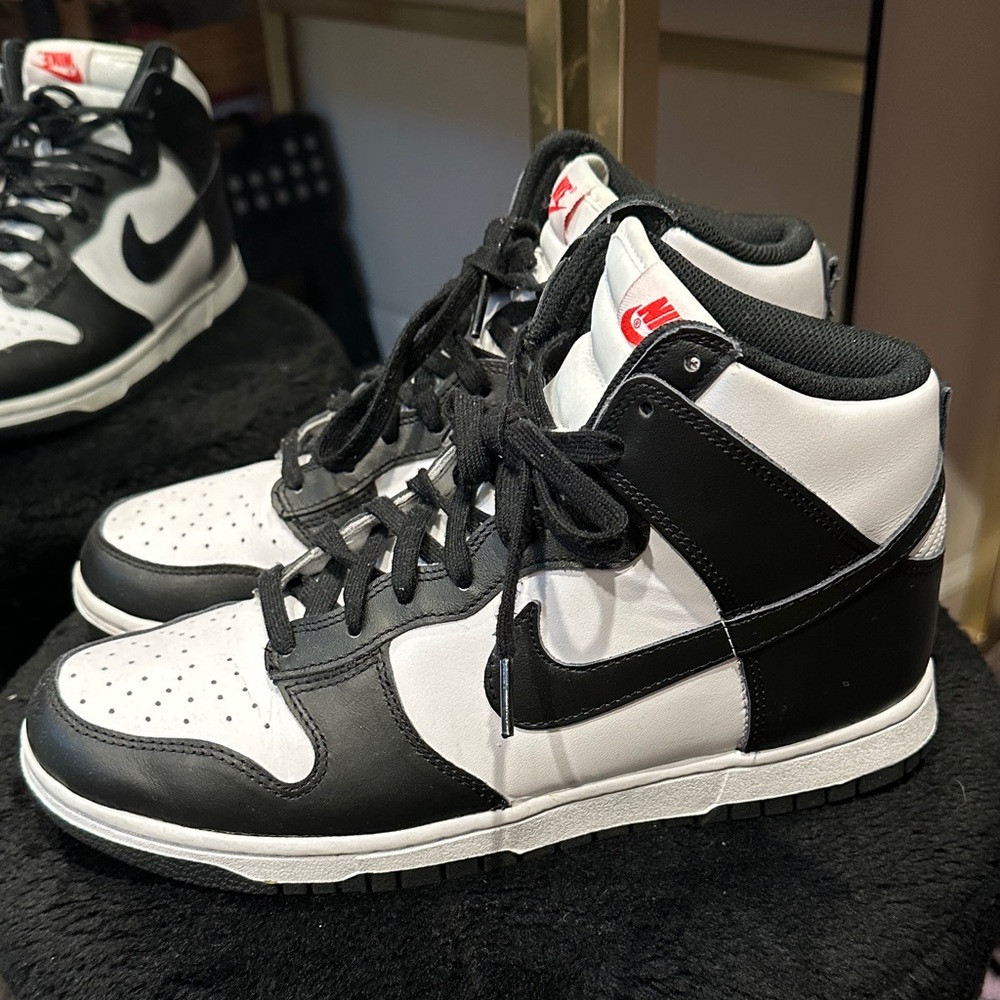 Nike Women's Black and White High-Top Dunk - Picture 5 of 6